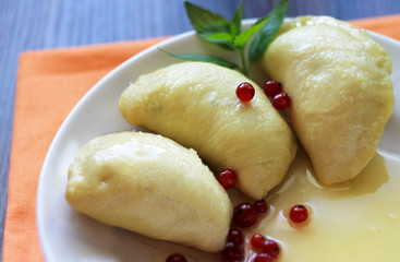 dumplings with currants and honey