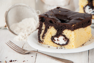 Delicious pound cake with cream