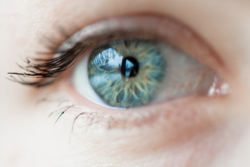women blue eye