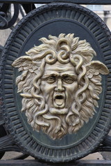 Détail de la porte de la mairie de Dijon