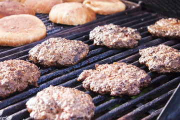 Grilling hamburger beefs and buns