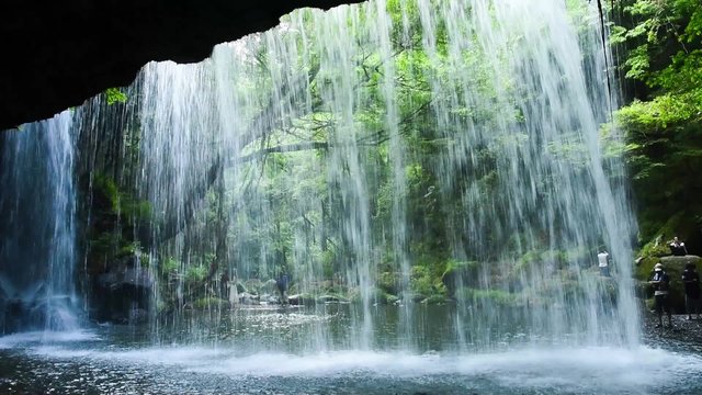 小国町の鍋が滝　動画