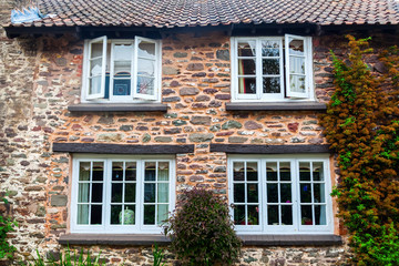 Fenster an einem alten Cottage