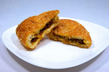 挙げたてのカリカリのカレーパン