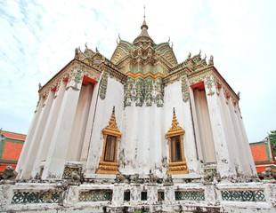 Fototapeta premium Large Vihara in Wat Pho (Wat Phra Chetuphon)