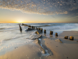 zachód słońca nad morską plażą  © Mike Mareen
