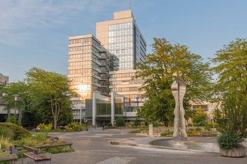 Erlangen Rathausplatz zur goldenen Stunde