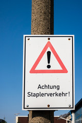 Achtung Staplerverkehr Schild