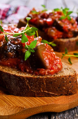 Toast with vegetables