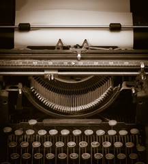 Old vintage typewriter - 88852805