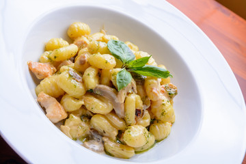 Gnocchi with mushrooms and chicken