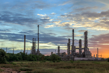 Fototapeta premium Oil refinery at sunrise
