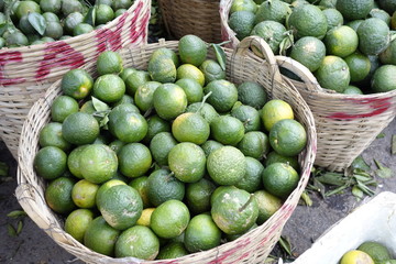 ベトナムの朝市　レモン