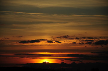 Atardecer con nubes