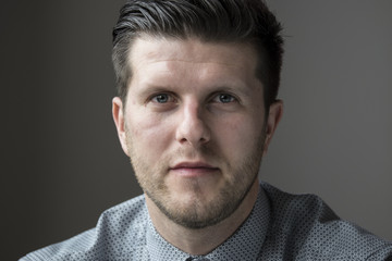 Obraz premium Studio portrait of a Caucasian man