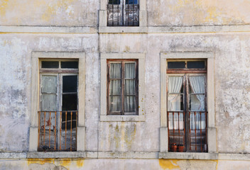 Fototapeta na wymiar Detail of an old big abandoned house in Sintra