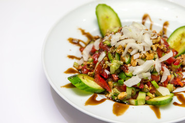 Gemischter Salat mit gebratenen Hühnerstreifen