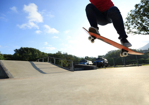skateboarder legs ready to do a trick ollie at skatepark