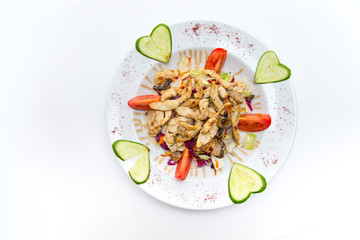 Salat mit gebratenen Hühnerstreifen