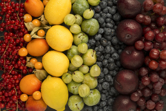 Arrange of fruits in rainbow colours