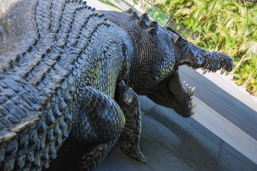 Obraz premium Statue of a huge crocodile
