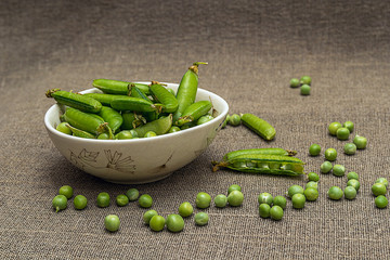 Green peas in a bowl