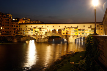 Fototapeta na wymiar Ponte Vecchio beleuchtet