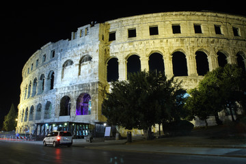 Fototapeta na wymiar Roman amphitheatre in Pula in Croatia at night