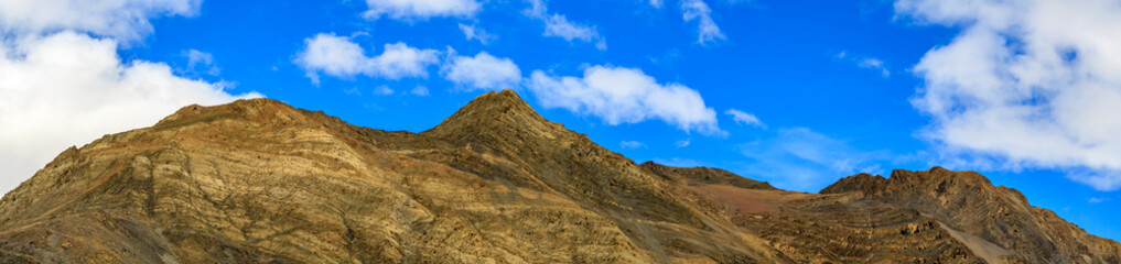 Fototapeta na wymiar Mountain with clouds sky in Tibet