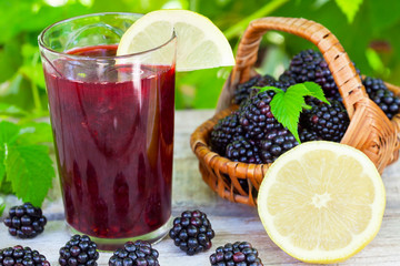 Fototapeta na wymiar Refreshing blackberry and lemon juice full of vitamins 