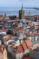 Fototapeta na wymiar Stralsund, Teilansicht der Altstadt mit Nikolaikirche 