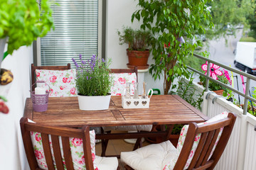 balcony in summer - Balkon im Sommer, Tisch, Stühle, Deko, Lave
