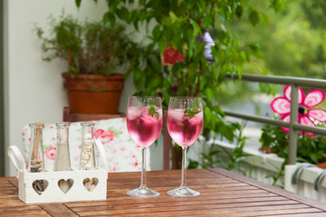 balcony in summer - Balkon im Sommer, Hugo, Tisch, Stühle, Deko