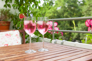 balcony in summer - Balkon im Sommer, Hugo, Tisch, Stühle, Deko