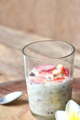 Crunchy musli (whole grain oats) served with fresh strawberries