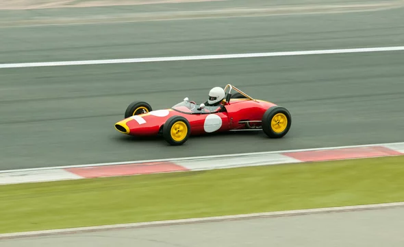 Motorsport_Rennwagen_Rennstrecke