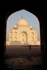 Fototapeta na wymiar Taj Mahal bei Sonnenaufgang