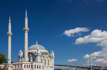 Fototapeta na wymiar Ortakoy Mecidiye mosque