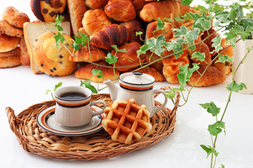 おいしそうなパンとコーヒー