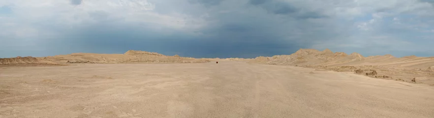 Selbstklebende Fototapete Sandige Wüste mitten in der wüste
