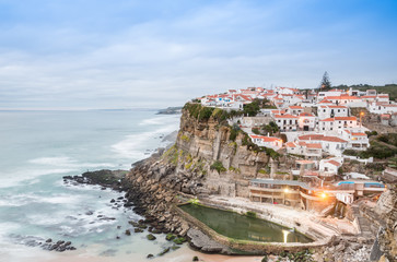 Fototapeta na wymiar Azenhas do Mar white village landmark on the cliff and Atlantic