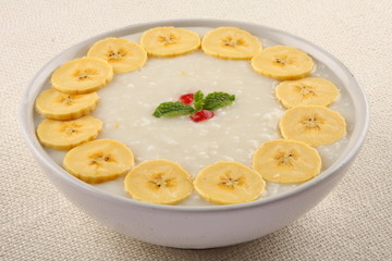 Organic rice pudding with cream and bananas.