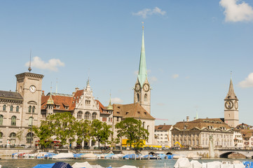 Zürich, Altstadt, Stadt, Limmat, Stadthausquai, Fraumünster, Sankt Peter Kirche, Boote, Sommer, Schweiz