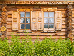 Fototapeta na wymiar Russian timbered log hut decorated with wood carvings