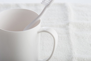 歯ブラシとコップとタオル,歯磨きのイメージ