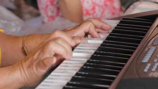 hands playing keyboard without sound