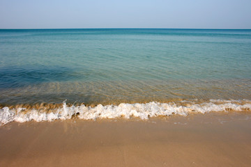 Fototapeta na wymiar sea with waves and sand