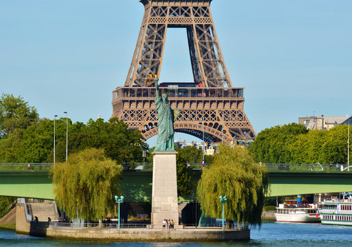 Tour Eiffel et statue de la libert&eacute;