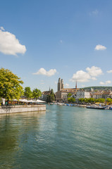 Zürich, Altstadt, Limmatquai, Limmat, Grossmünster, Kirchtürme, Ausflugsziel, Sommer, Schweiz