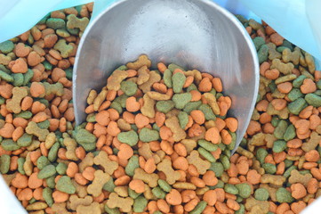 dog food on scoop in sack